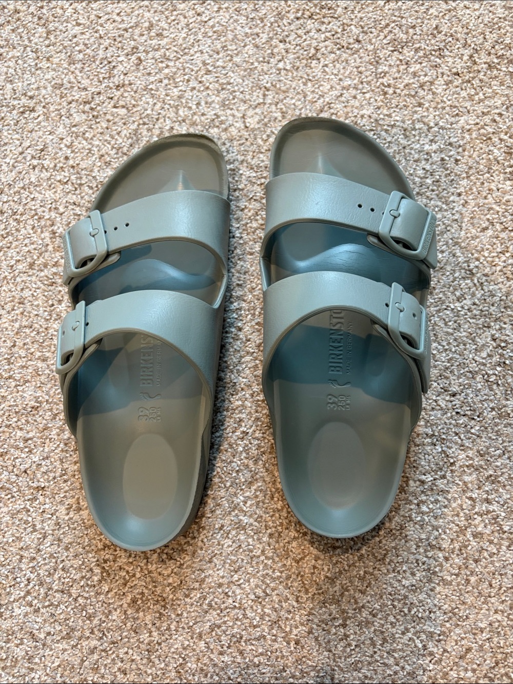 Women’s eva Birkenstock in a green/gray color. Size 39. Used condition.